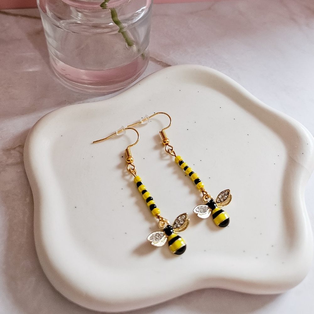 Beaded Bee Earrings 🐝